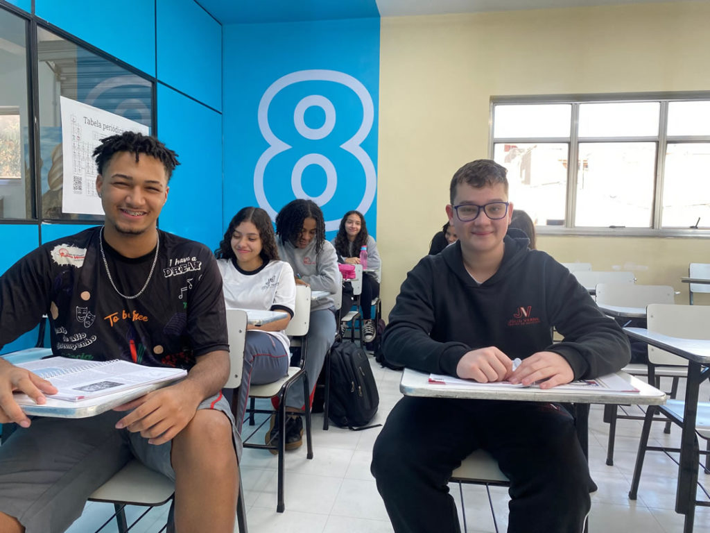 Uma escolha que considere não apenas a excelência acadêmica, mas também a formação integral e o apoio ao desenvolvimento pessoal, certamente proporcionará uma base sólida para o futuro do aluno.